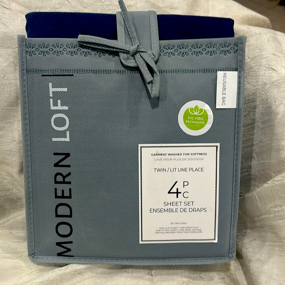 NWT 4 Piece Sheet Set - Twin size - Two Pillowcases